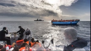 peste-6-000-de-migranti-salvati-in-marea-mediterana-intr-o-singura-zi-22-de-morti