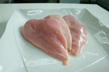 21 de tone de carne de pasăre din Polonia, contaminată cu Salmonella, a fost reţinută de inspectorii veterinari
