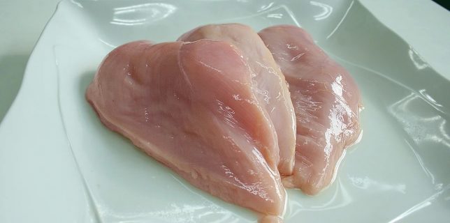 21 de tone de carne de pasăre din Polonia, contaminată cu Salmonella, a fost reţinută de inspectorii veterinari