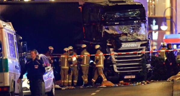 alerta-germania-un-camion-a-intrat-in-multime-intr-un-targ-de-craciun-din-berlin-mai-multi-morti-politie