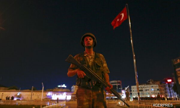 ALERTĂ-Turcia-Insecuritatea-va-continua-în-următoarele-24-de-ore-dar-puciul-va-fi-dejucat-oficial-de-rang-înalt-foto-video-4
