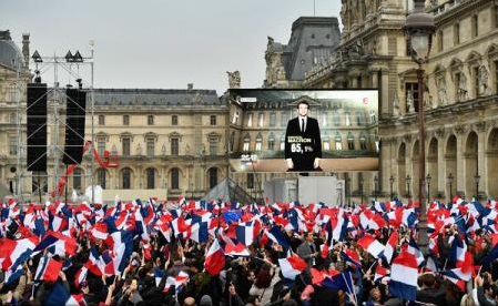 Alegeri în Franța – Viitorul președinte Emmanuel Macron promite o nouă pagină în istorie