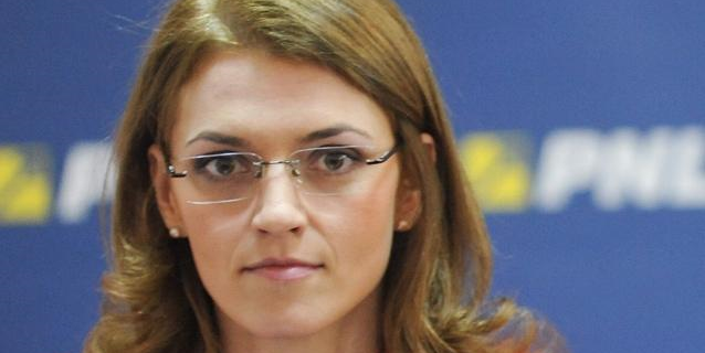 Alina-Gorghiu-Victor-Ponta-ar-trebui-să-îşi-dea-demisia-din-funcţia-de-prim-ministru