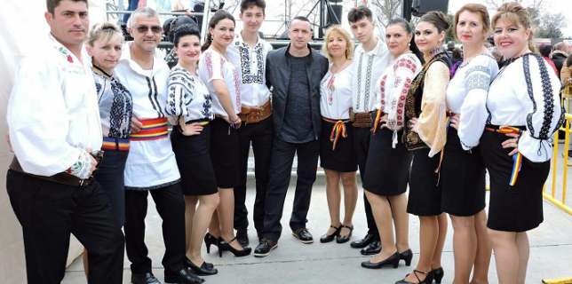 Ansamblul Mândrii Românași din Spania promovează dansul popular portul și cultura românească-1