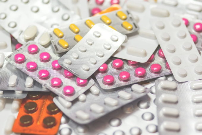 Aproape două treimi din ingredientele medicamentelor generice sunt produse în Asia (studiu)