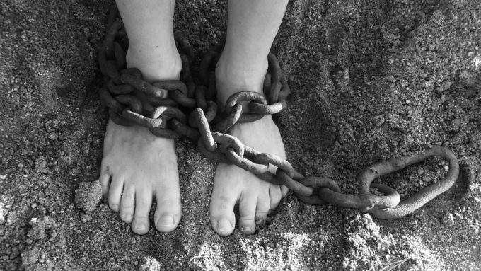 Aproape unul din 150 de oameni este considerat un sclav modern (raport OIM)