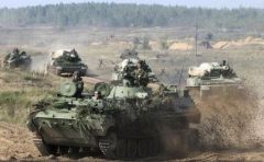 Armata rusă începe ample manevre militare la frontiera cu UE