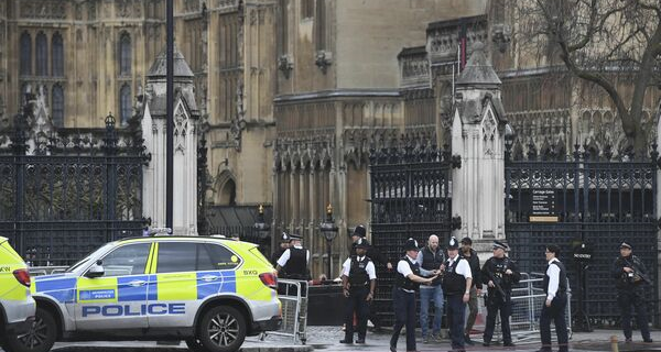 Atacuri în apropierea Parlamentului de la Londra cel puțin 12 persoane au fost rănite