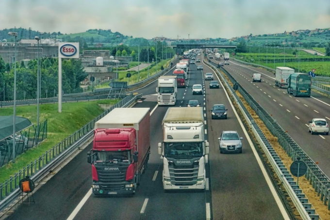BAAR: Şoferii din România nu vor mai fi obligaţi să prezinte Cartea Verde la intrarea în Muntenegru şi Marea Britanie