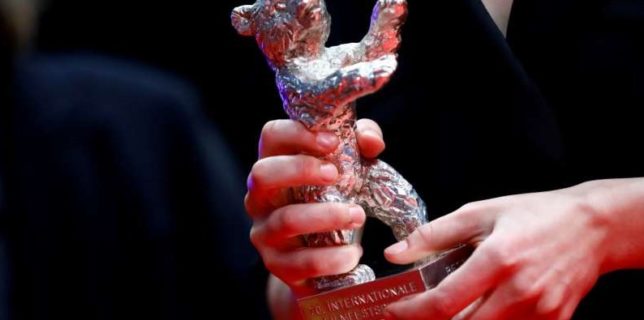 Berlinala2021: ''Babardeală cu bucluc sau porno balamuc'' a câştigat Ursul de Aur pentru cel mai bun film