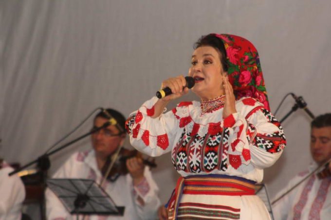Bihor: Consiliul Judeţean o sărbătoreşte pe interpreta de muzică populară Florica Bradu
