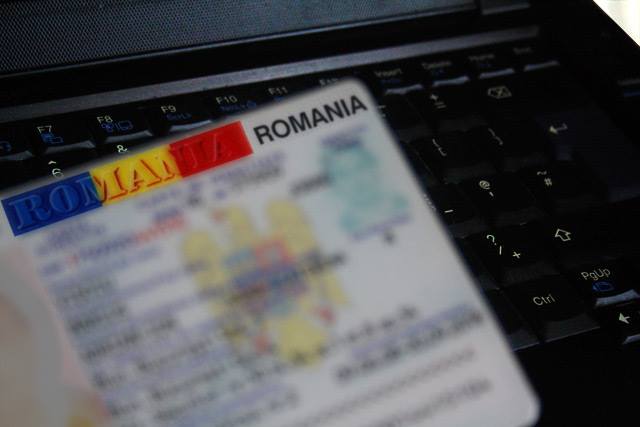 Bode: Românii vor putea solicita cartea de identitate electronică din luna august
