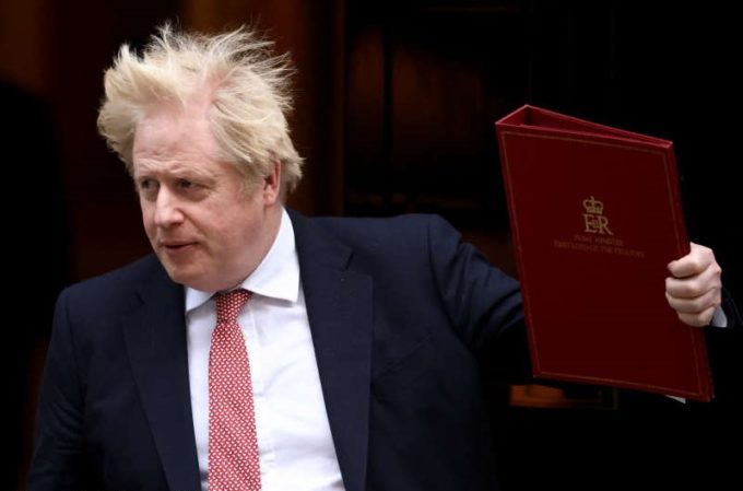 Boris Johnson anunţă că de joi carantina nu mai este obligatorie pentru cei depistaţi pozitiv la COVID-19