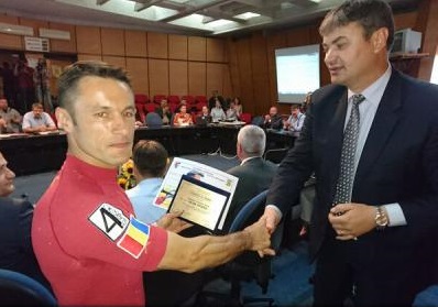 Botoșani – Pompierul care a alergat la ultramaratonul Sahara Race, premiat de prefect