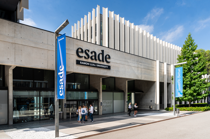 Bursele Esade Business & Law School - Vrei să îți începi cariera la una dintre universitățile de top din Europa