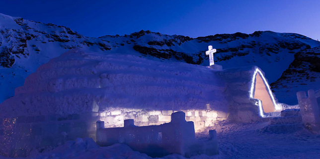 Bâlea Lac unic în România singurul hotel de gheaţă şi cel mai mare strat de zăpadă