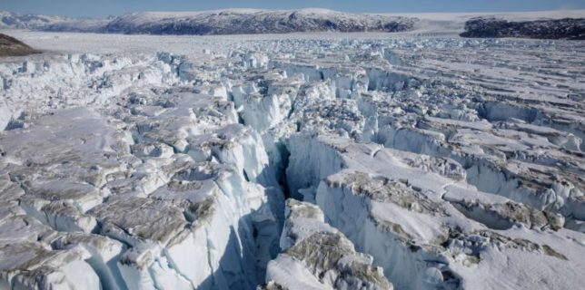 Calota glaciară din Groenlanda a pierdut în 20 de ani aproximativ 4.700 de miliarde de tone
