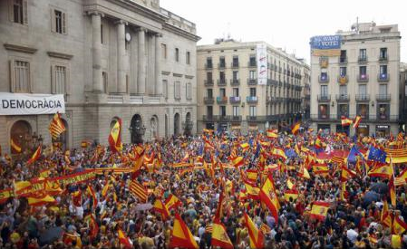 Catalonia Mii de oameni au demonstrat la Barcelona în favoarea unității Spaniei și împotriva referendumului de independență