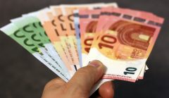 Ce spune Isărescu despre banii românilor din străinătate trimiși în țară?
