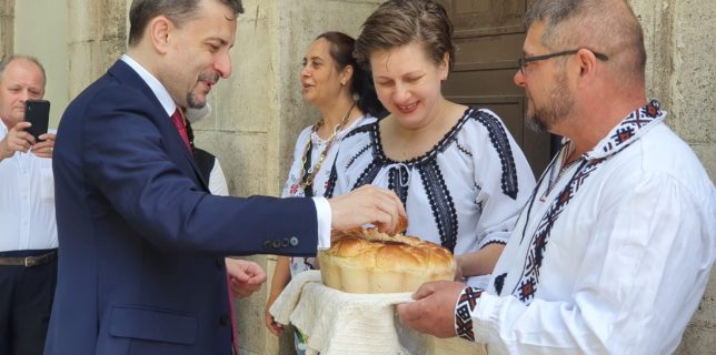 Celebrarea Rusaliilor în mijlocul comunității din León