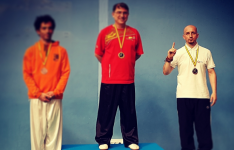 Claudiu Mihăilă a câștigat ARGINTUL la un campionat de arte marțiale din Spania. Primăria din Tomelloso l-a premiat în cadrul unei gale