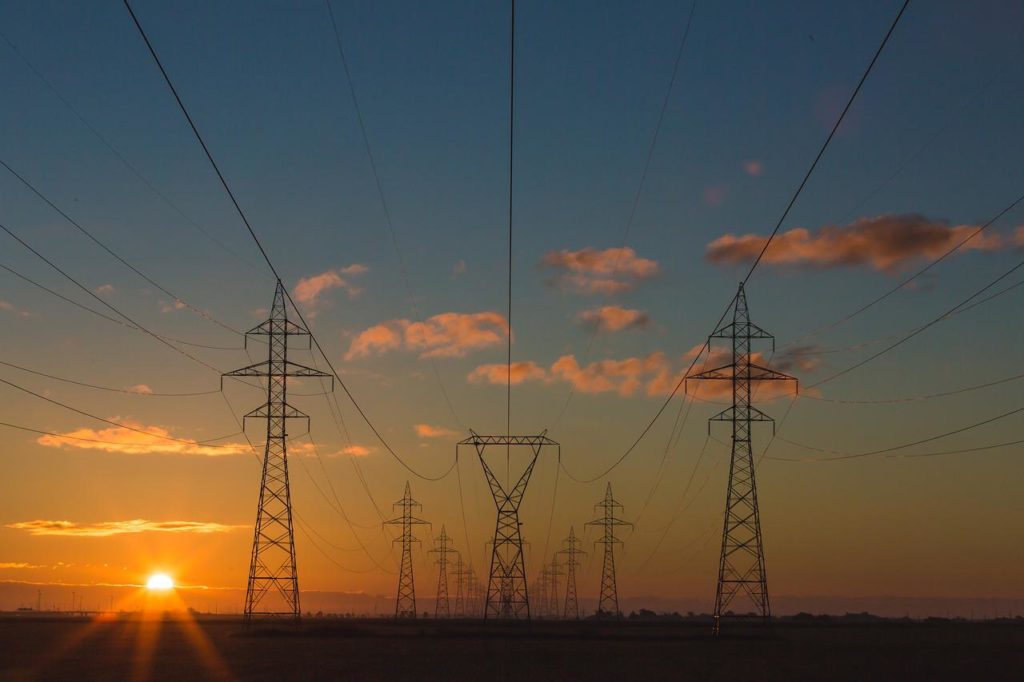 Comisia Europeană analizează posibilitatea de a cere statelor membre planuri de economisire a energiei electrice