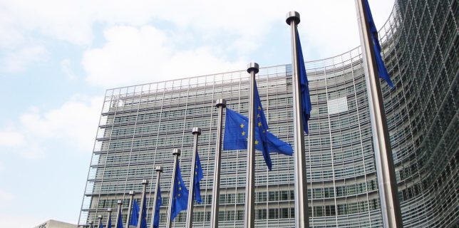 Comisia Europeană avertizează România şi Ungaria cu privire la o abatere bugetară semnificativă în 2017