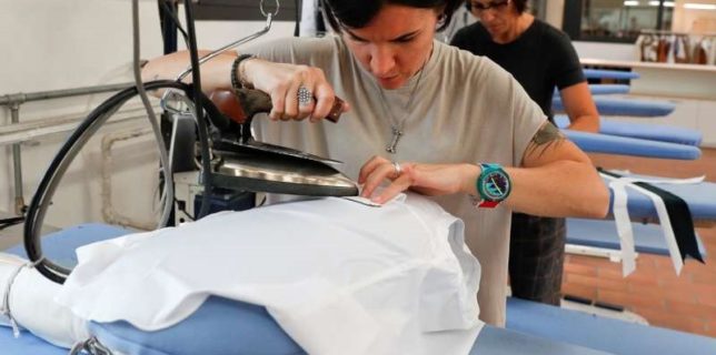 Creatorul de modă Cucinelli le oferă angajaţilor care refuză să se vaccineze şase luni de concediu plătit