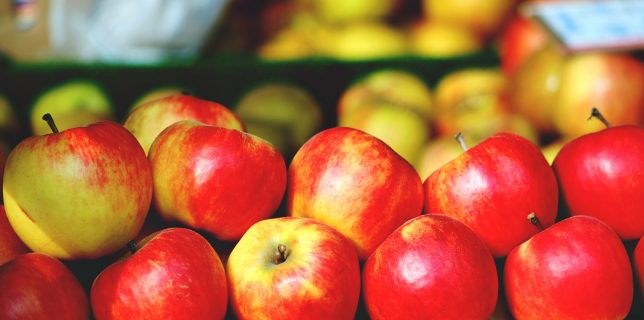 De ce România importă foarte multe mere
