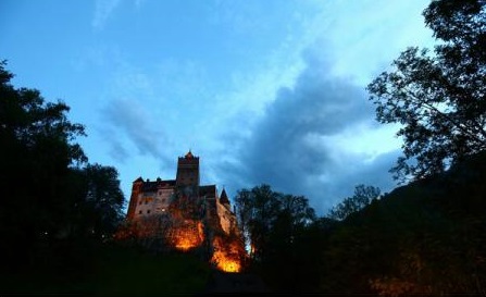 De la legenda Castelului lui Dracula la neobișnuiții Vulcani Noroioși, România este plină de surprize (National Geographic)