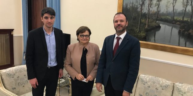 Delegația MRP – alături de mama româncă și cei doi copii din Lamezia-Terme