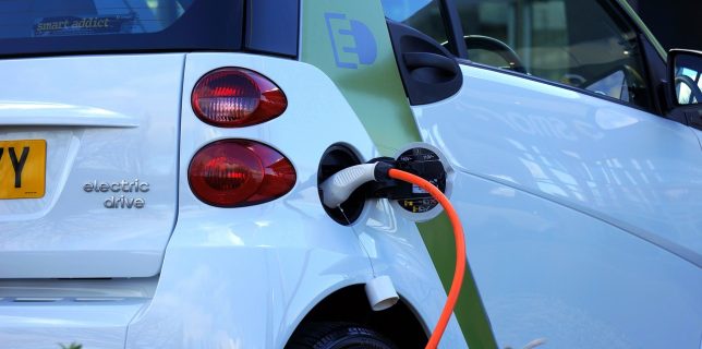 E.ON România a inaugurat trei noi staţii de încărcare rapidă a maşinilor electrice, în Bucureşti