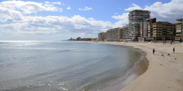 El Ayuntamiento de València restringe el baño en las playas de la Malvarrosa y el Cabañal