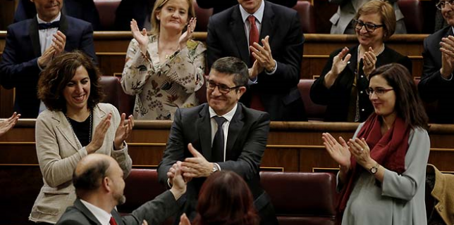 El-Congreso-escenifica-el-inicio-de-una-nueva-era-política-en-España