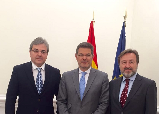 El-recibimiento-del-embajador-rumano-por-el-Ministro-español-de-Justicia-en-visita-de-despedida-con-ocasión-de-la-finalización-de-su-mandato-en-España-1