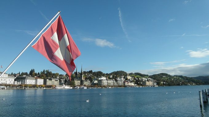 Elveţienii votează într-un referendum dacă vor să renunţe la acordul cu UE privind libertatea de circulaţie