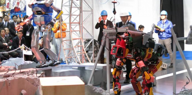 Expoziție-internațională-de-roboți-androizi-care-pot-ajuta-în-caz-de-dezastre-la-Japonia