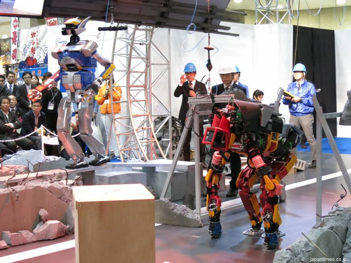 Expoziție internațională de roboți androizi care pot ajuta în caz de dezastre, la Japonia