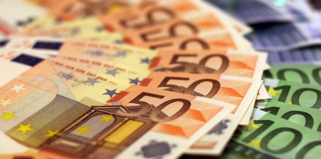 Fondul European de Investiţii acordă fonduri de 170 de milioane de euro pentru IMM-urile şi studenţii din România