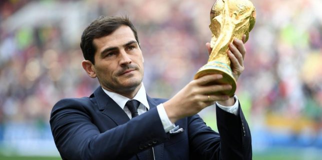 Fotbal – CM 2018 – Iker Casillas a adus în Piaţa Roşie din Moscova o copie a trofeului Cupei Mondiale