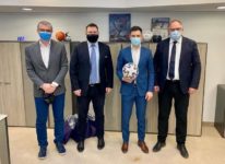 Fotbal: O delegaţie UEFA a prezentat ministrului Eduard Novak conceptul medical pentru meciurile de la EURO 2020