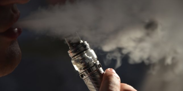 Franţa va interzice ţigările electronice de unică folosinţă