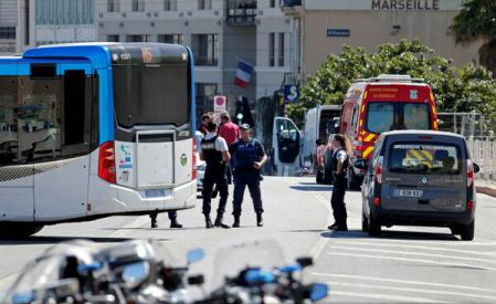 Franța Un mort și un rănit după ce o mașină a intrat în refugii de autobuz în Marsilia
