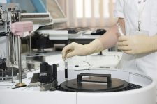 Germania: Industria cărnii din Renania de Nord-Westfalia, obligată să testeze angajaţii pentru coronavirus de două ori pe săptămână