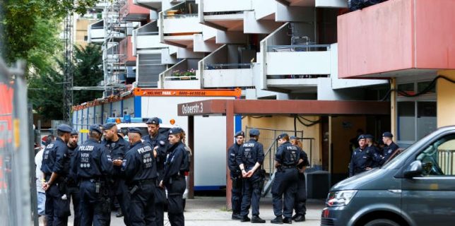 German police searches the apartment of a Tunisian suspect in Cologne