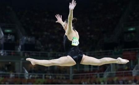 Gimnastică artistică – Medalii de aur pentru Cătălina Ponor, la bârnă și sol, în Cupa Mondială de la Baku