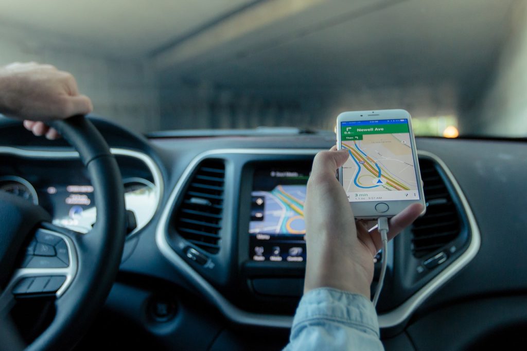 Google Maps va începe să direcţioneze şoferii pe rute ''prietenoase cu mediul''