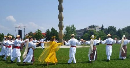 Gorj – Peste 10.000 de oameni în straie populare, așteptați la a doua ediție a Festivalului ”RomânIA Autentică”