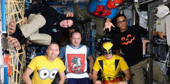Halloween pe Stația Spațială Internațională Costumul de astronaut nu este o opțiune