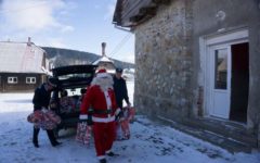 Harghita: Elevii Şcolii Speciale din Bilbor au primit cadouri de Crăciun din partea jandarmilor